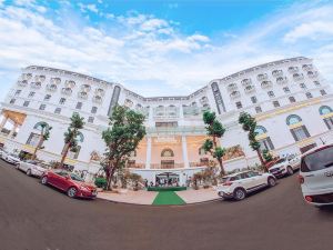 Đức Huy Grand Hotel & Spa