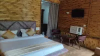 Hoa Resort Camp Jugnoo | Camping in UK 주변 호텔