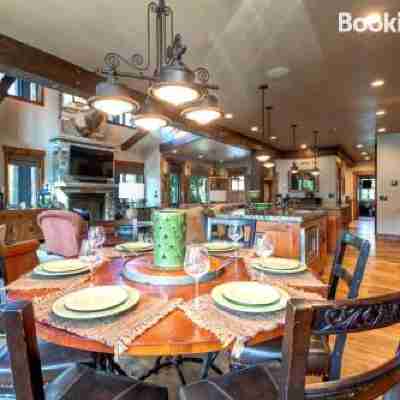 K B M Resorts- Prh-685 Penthouse 4Bd, 4Ba Mountain Retreat, Pool Table, Private Hot Tub Dining/Meeting Rooms