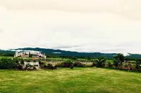 Hueanwaddkhian Resort Hotels near Wat Na Kluea