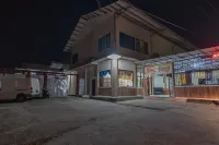 RedDoorz Plus at Bukit Cinta Street Balikpapan Hotels in Balikpapan