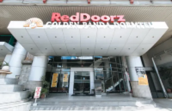 RedDoorz Plus @ E Rodriguez Corner Banawe Hotels in Quezon City
