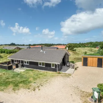 "Ivar" - 900m from the Sea