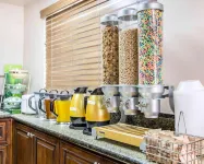 Quality Inn Burbank Airport - breakfast