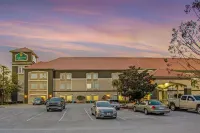 La Quinta by Wyndham PCB Coastal Palms - Parking