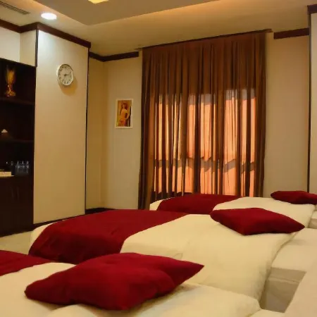 Paris Plaza Hotel