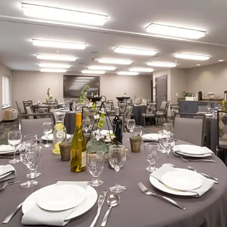 Oxford Suites Portland - Jantzen Beach