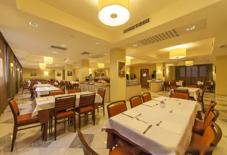 NilHotel Florence Отели рядом с достопримечательностью «Вилла Кастелло»