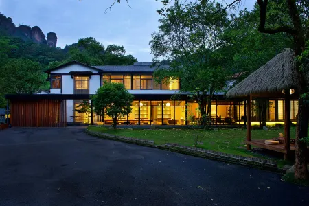 Yishan Lanruo Homestay Отели рядом с достопримечательностью «Baiyunchan Temple»