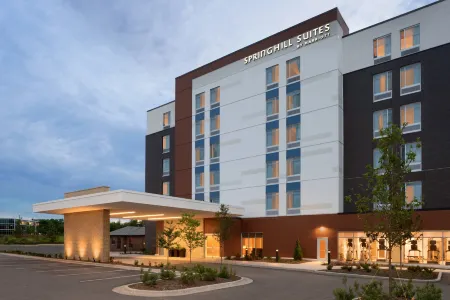 SpringHill Suites Milwaukee West/Wauwatosa Отели рядом с достопримечательностью «Time Square Watch Shop»