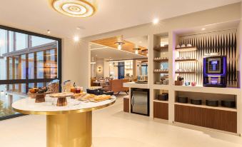 Yac Paris Clichy, A Member of Radisson Individuals