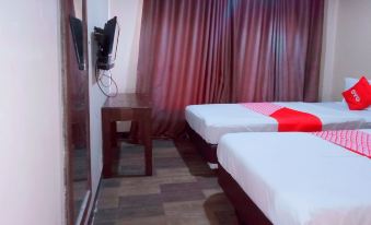 OYO 91876 Hotel Putri Gading 2