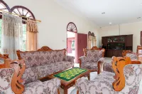 RedDoorz @ Samuel Homestay Pematangsiantar Hotels in Pondok Sayur