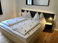 Für Bis zu 4 Personen Mit Sprudelwanne Hotels near Schloss Leopoldstein