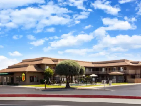 林賽橄欖樹温德姆速8酒店 圖萊里縣酒店