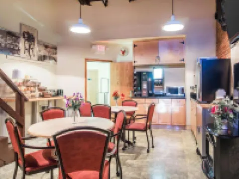 Econo Lodge Hotels in Hillsborough County