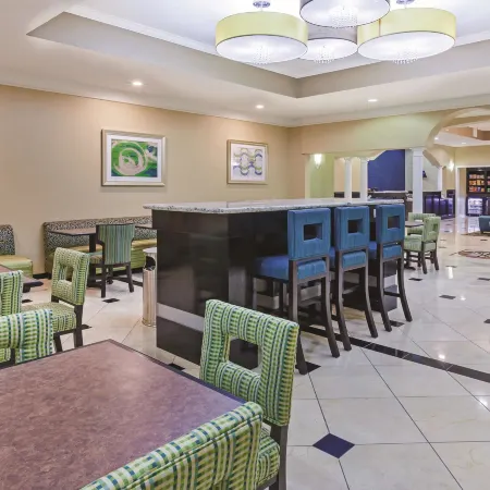 La Quinta Inn & Suites by Wyndham Pearland - Houston South
