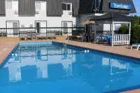 Travelodge by Wyndham Gananoque - Pools