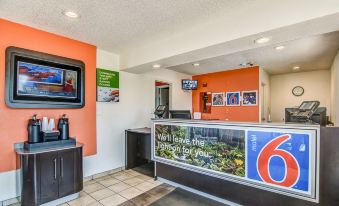 Motel 6 Stockton, CA - Charter Way West