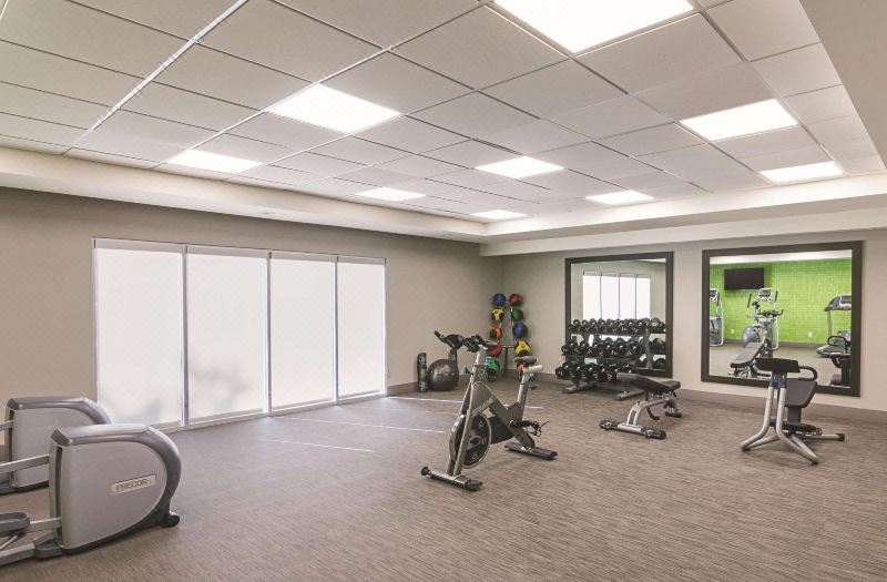 La Quinta Inn & Suites by Wyndham Orlando UCF photo 2
