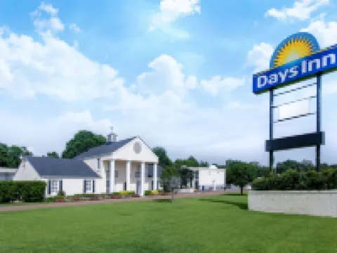 Days Inn by Wyndham Natchez Hotels in Adams County
