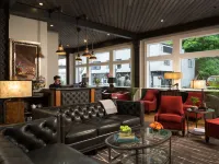 16 Bay View Hotels in Knox County