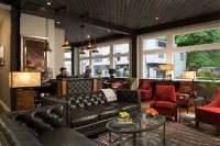 16 Bay View Hotels in Camden