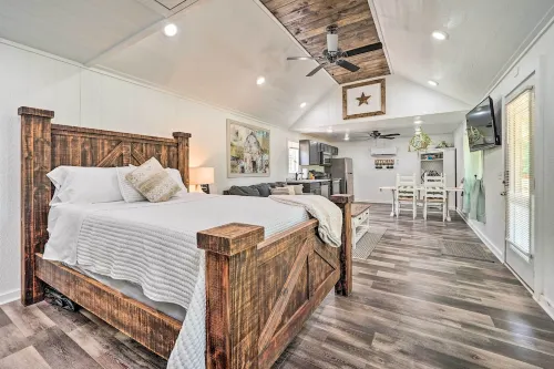 Broken Bow Cabin on 15 Acres w/ Stocked Fish Pond! - アパートメント