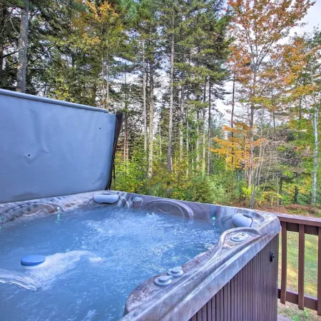 Bethel Chalet w/ Hot Tub: 3 Miles to Sunday River!