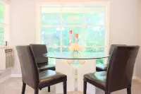 Charming Mid Century Home Near Airport & Columbia River