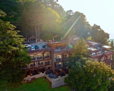 Presidium Sarovar Premiere Dalhousie チャンバのホテル