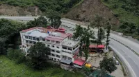 Hotel Falcon Crest Hotels in Waknaghat