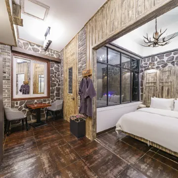 Daegu Dongseongro Brown Dot