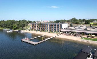 Holiday Inn Detroit Lakes - Lakefront