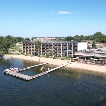 Holiday Inn DETROIT LAKES - LAKEFRONT by IHG