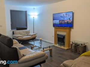 Stunning 4-bed House in Burnley