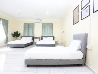 Aloha Chalet Hotels in Kampung Raja