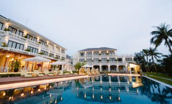 Moodhoian Riverside Resort & Spa
