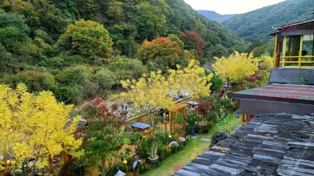 Muju Heukjip Punggyeong Pension