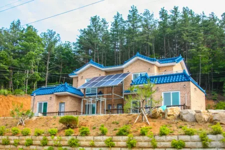 Hwayang Gyegok Domyeongsan Pension Отели в г. Квесан