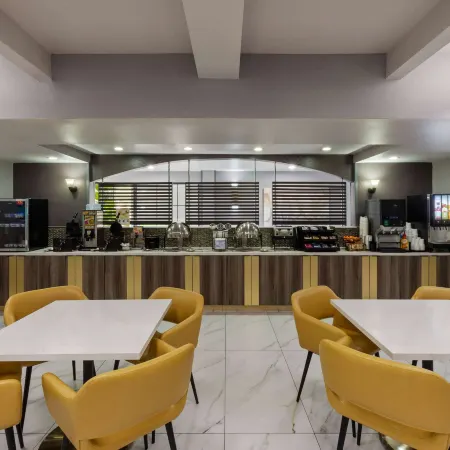La Quinta Inn & Suites by Wyndham Olathe