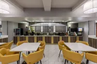 La Quinta Inn & Suites by Wyndham Olathe - breakfast