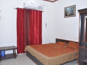 Singhz Guest House (Pure Veg)