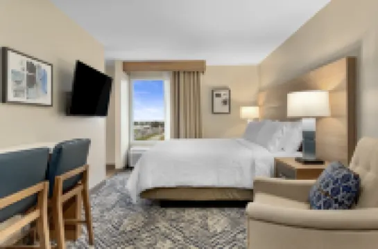 科林伍德燭木套房酒店