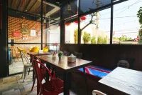 Kamariska Hostel Hotel a Gedangan