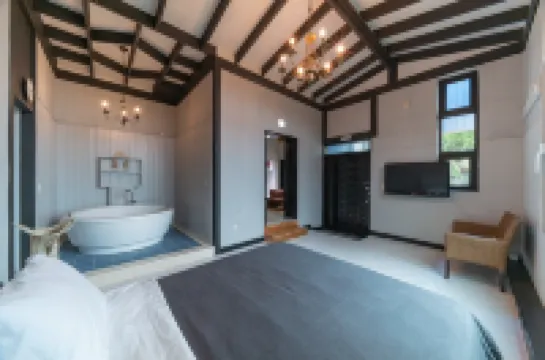 Yangyang Little Forest Pension (Breakfast, Spa)