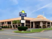 Quality Inn & Suites Near Robins Air Force Base