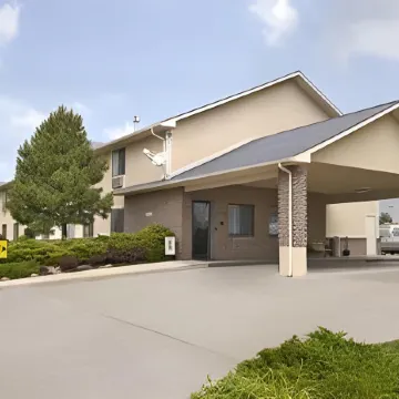 Super 8 by Wyndham Greeley