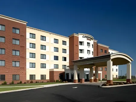 Courtyard Philadelphia Valley Forge/Collegeville Отели рядом с достопримечательностью «The Hill School»