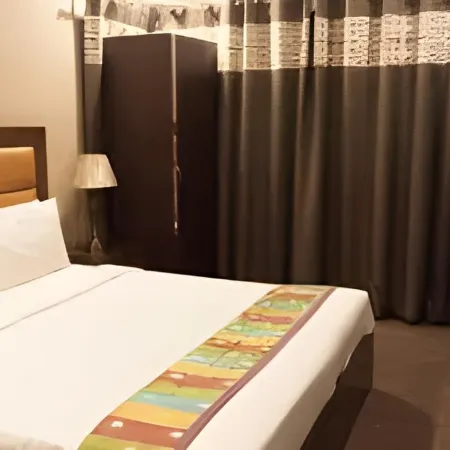 Hotel Versa Apartment and Lodges Lahore